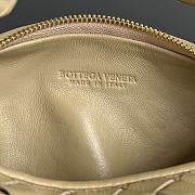 Bottega Veneta Mini Jodie Bag Beige Size 23 x 28 x 8 cm - 4