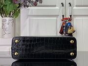 Louis Vuitton LV Capucines Small Handbag Crocodile Pattern M48865 Black Size 27 x 18 x 9 cm - 3