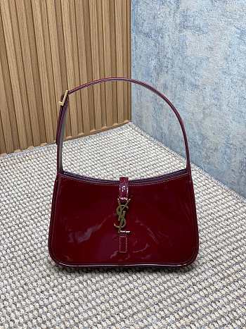 YSL Le 5 À 7 Hobo Bag Red Patent Size 23 x 16 x 6.5 cm