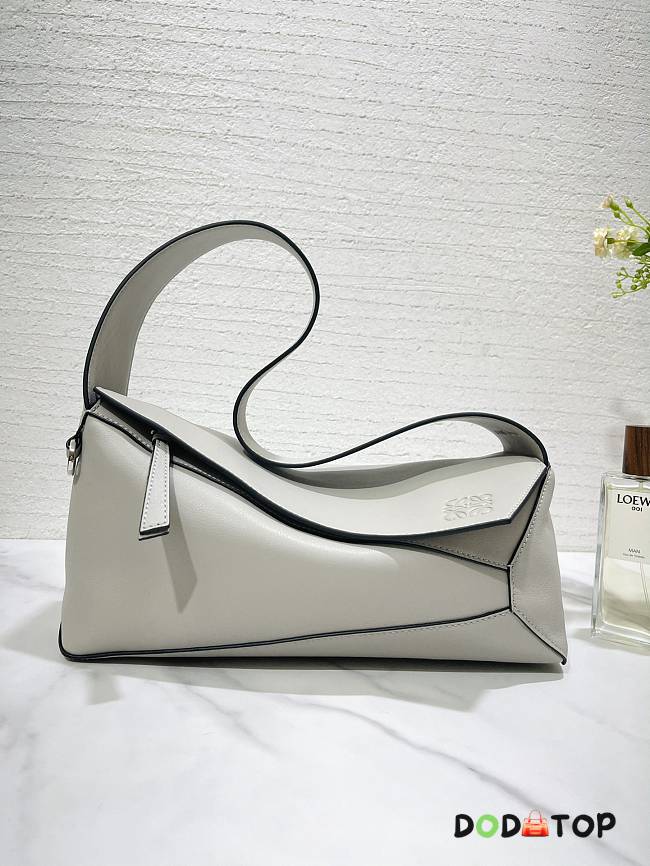 Loewe Puzzle Hobo Bag in Soft Grey Size 29 x 12 x 10 cm - 1