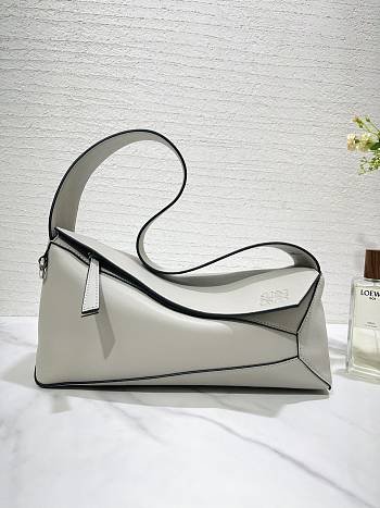 Loewe Puzzle Hobo Bag in Soft Grey Size 29 x 12 x 10 cm
