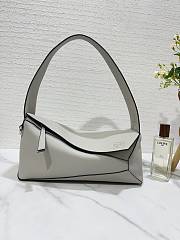 Loewe Puzzle Hobo Bag in Soft Grey Size 29 x 12 x 10 cm - 3