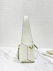 Loewe Puzzle Hobo Bag in Soft White Size 29 x 12 x 10 cm - 2