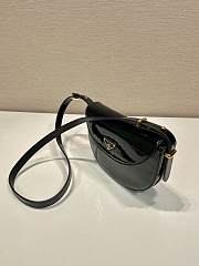 Prada Shoulder Bag Black Patent Leather Size 21 x 17 x 6 cm - 5