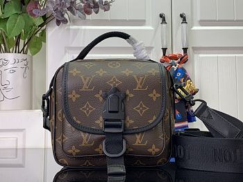 Louis Vuitton Quest Messenger Bag M46973 Size 18 x 18 x 10 cm