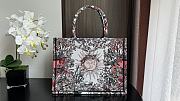 Dior Book Tote Medium 02 Size 36 x 18 x 28 cm - 3