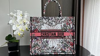 Dior Book Tote Large 02 Size 41 x 35 x 18 cm