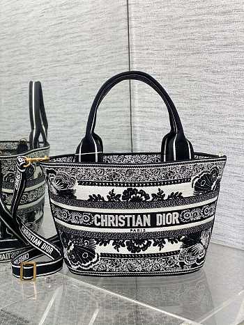 Dior Hat Basket Bag White and Black Size 27 x 20 x 8 cm
