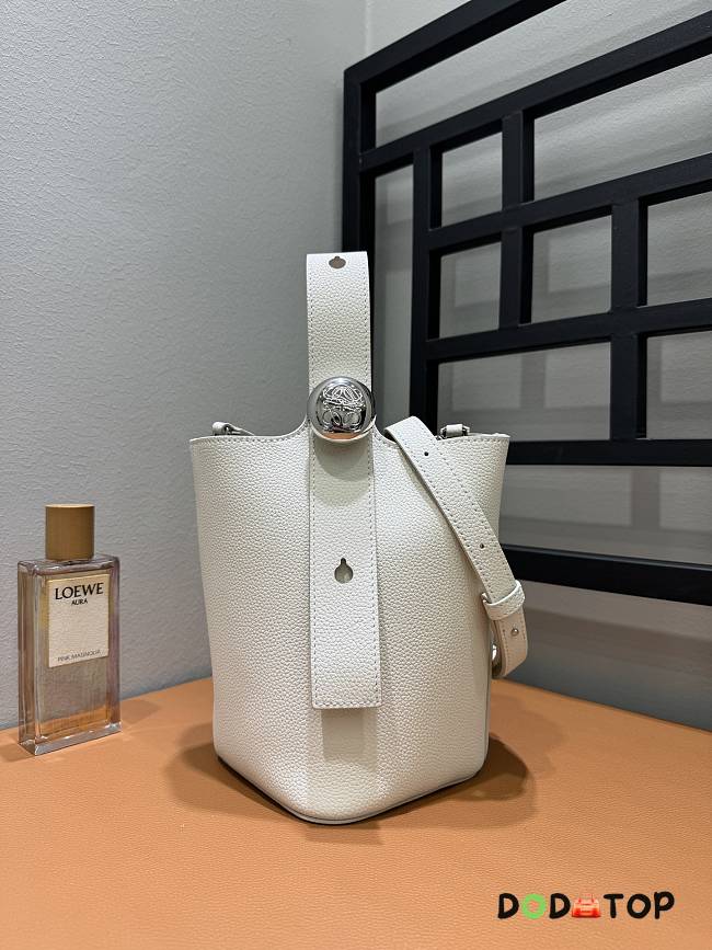 Loewe Mini Leather Pebble Bucket Bag White Size 19 cm - 1