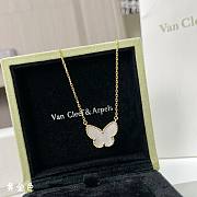  Van Cleef & Arpels Yellow Gold Mother Of Pearl Sweet Alhambra Butterfly Necklace - 1