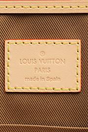 Louis Vuitton Monogram M46932 Excursion PM Size 21 x 23 x 10 cm - 2