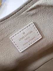 Louis Vuitton Low Key Shoulder Bag M24611 White Size 26 x 18 x 7 cm - 5