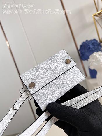 Louis Vuitton Card Holder Necklace Taigarama M83153 White Size 7.6 x 10 x 0.5 cm
