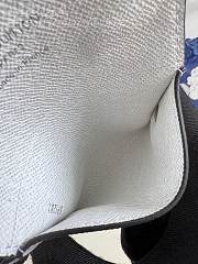 Louis Vuitton Card Holder Necklace Taigarama M83153 White Size 7.6 x 10 x 0.5 cm - 6