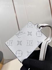 Louis Vuitton Card Holder Necklace Taigarama M83153 White Size 7.6 x 10 x 0.5 cm - 4