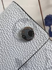 Louis Vuitton Card Holder Necklace Taigarama M83153 White Size 7.6 x 10 x 0.5 cm - 2