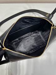 Prada Black Leather Handbag Size 25 x 18 x 10 cm - 5