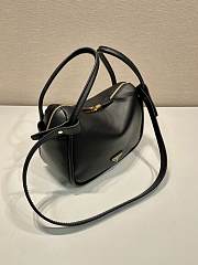 Prada Black Leather Handbag Size 25 x 18 x 10 cm - 4