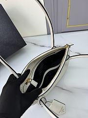 Prada Small Leather Handbag 1BA427 White Size 31 × 16 × 11 cm - 4