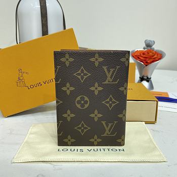 Louis Vuitton Passport Case M64502 Size 10 x 14 x 2.5 cm