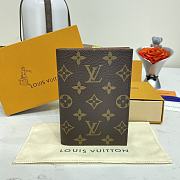 Louis Vuitton Passport Case M64502 Size 10 x 14 x 2.5 cm - 5