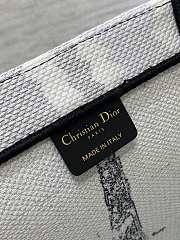 Medium Dior Book Tote White and  Black Paris Embroidery Size 36 x 18 x 28 cm - 6