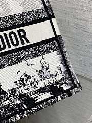 Medium Dior Book Tote White and  Black Paris Embroidery Size 36 x 18 x 28 cm - 5