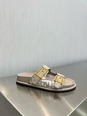 Fendi Shoes 01 - 4