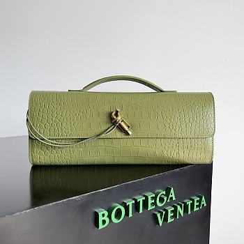 Bottega Veneta Andiamo Green Clutch Size 31 x 13 x 3 cm