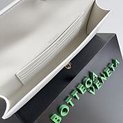 Bottega Veneta Andiamo White Clutch Size 31 x 13 x 3 cm - 4