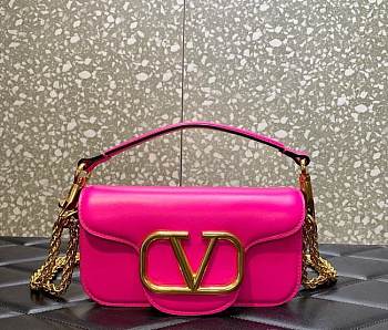 Valentino Garavani Vl­o­go Shoul­der Bag Pink Size 20 cm
