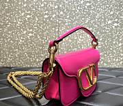 Valentino Garavani Vl­o­go Shoul­der Bag Pink Size 20 cm - 3