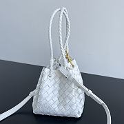 Bottega Veneta Andiamo Paravhute Handbag White Size 21 x 17 x 16.5 cm - 2