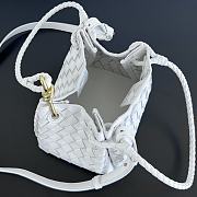 Bottega Veneta Andiamo Paravhute Handbag White Size 21 x 17 x 16.5 cm - 4