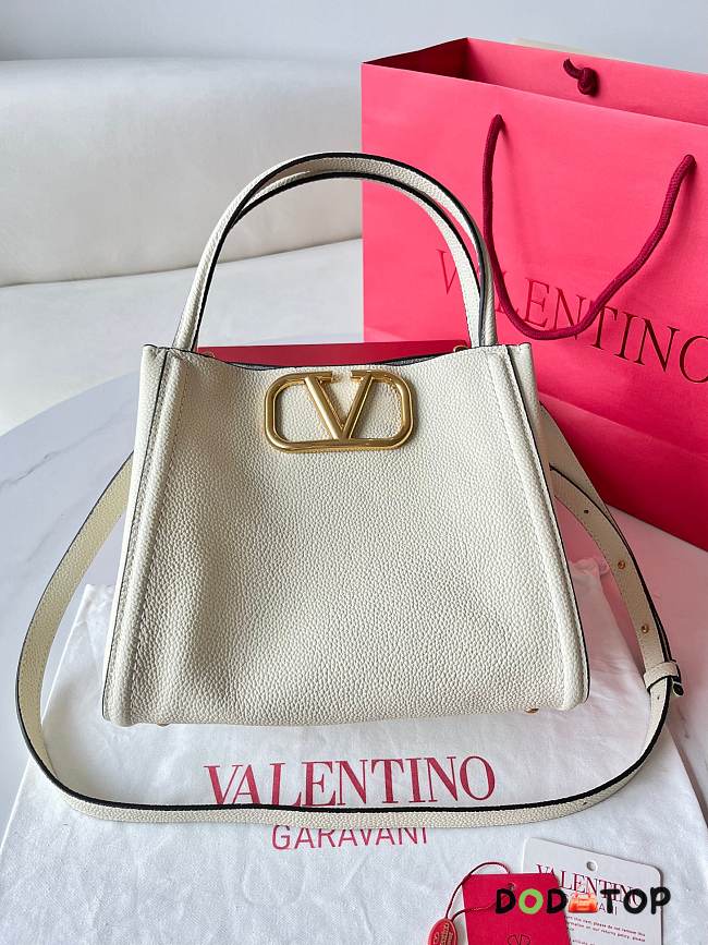 Valentino Garavani Alltime Medium White Size 26 x 21 x 17 cm - 1