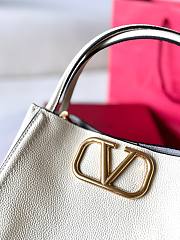 Valentino Garavani Alltime Medium White Size 26 x 21 x 17 cm - 5