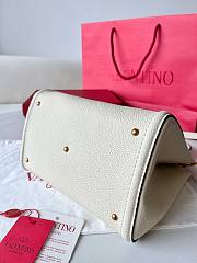 Valentino Garavani Alltime Medium White Size 26 x 21 x 17 cm - 3