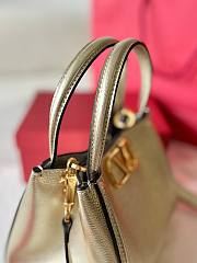 Valentino Garavani Alltime Medium Gold Size 26 x 21 x 17 cm - 6