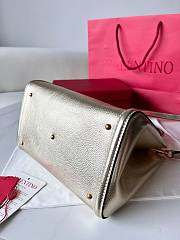 Valentino Garavani Alltime Medium Gold Size 26 x 21 x 17 cm - 5