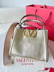 Valentino Garavani Alltime Medium Gold Size 26 x 21 x 17 cm - 4