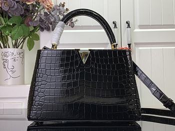 Louis Vuitton Capucines Medium Handbag Crocodile M94227 Size 31 x 20 x 11 cm