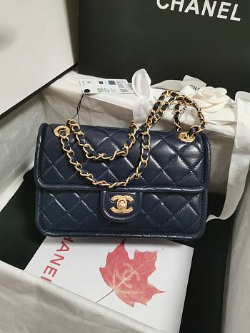 Chanel Flap Bag Lambskin Navy Blue Size 22.5 x 7 x 14.5 cm