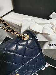 Chanel Flap Bag Lambskin Navy Blue Size 22.5 x 7 x 14.5 cm - 2