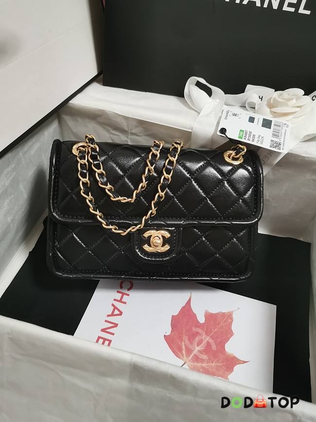 Chanel Flap Bag Lambskin Black Size 22.5 x 7 x 14.5 cm - 1