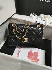 Chanel Flap Bag Lambskin Black Size 22.5 x 7 x 14.5 cm - 1