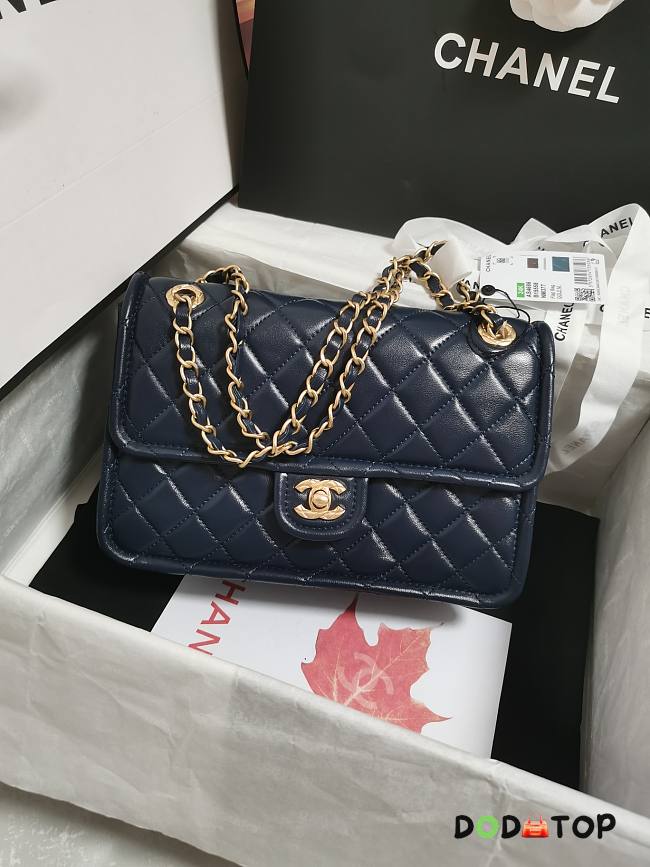 Chanel Flap Bag Lambskin Navy Blue Size 25 x 8 x 17 cm - 1