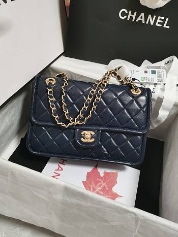 Chanel Flap Bag Lambskin Navy Blue Size 25 x 8 x 17 cm