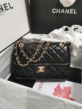 Chanel Flap Bag Lambskin Black Size 25 x 8 x 17 cm