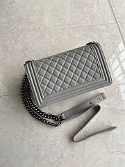 Chanel Boy Bag Grain Calfskin Grey Size 25 cm - 6