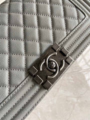 Chanel Boy Bag Grain Calfskin Grey Size 25 cm - 2